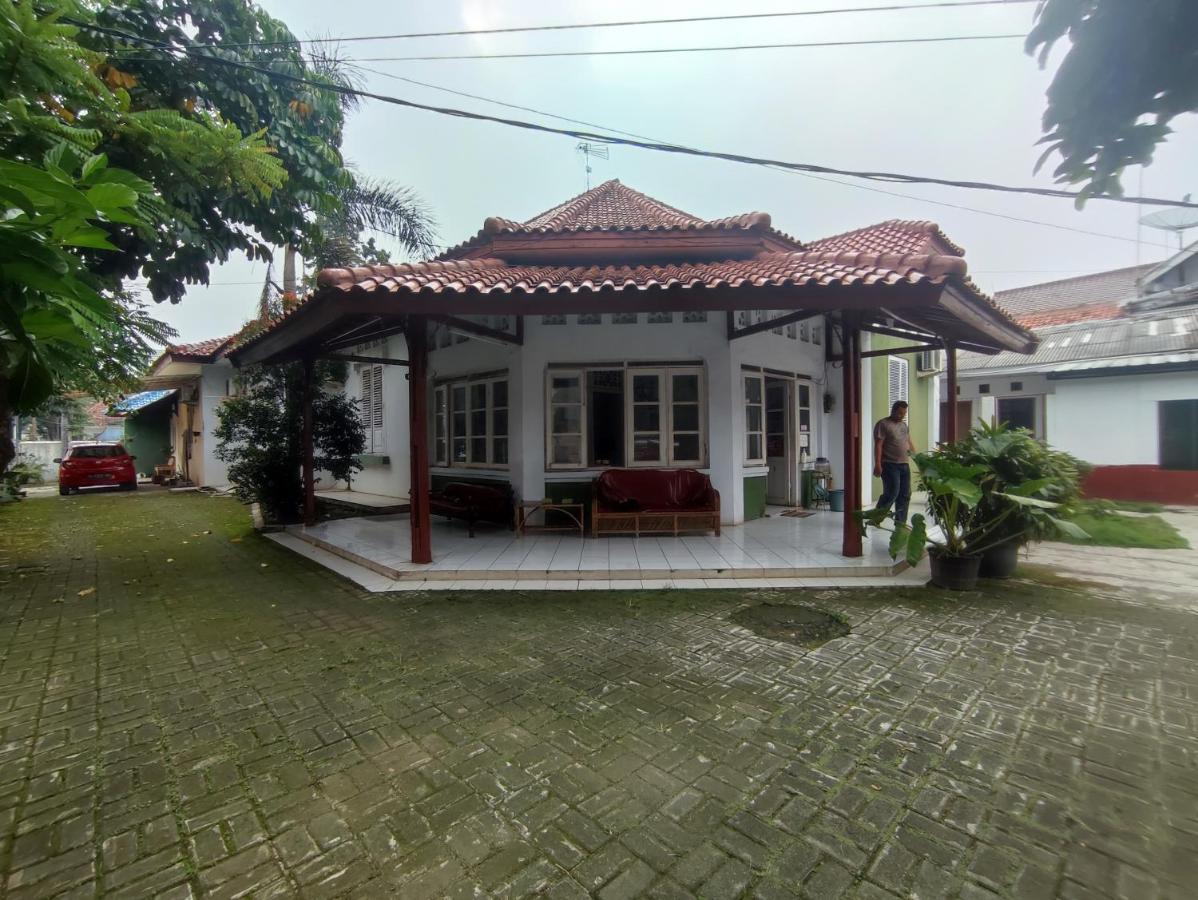 Oyo 90865 Hotel Kusuma Purwakarta Караванг Экстерьер фото