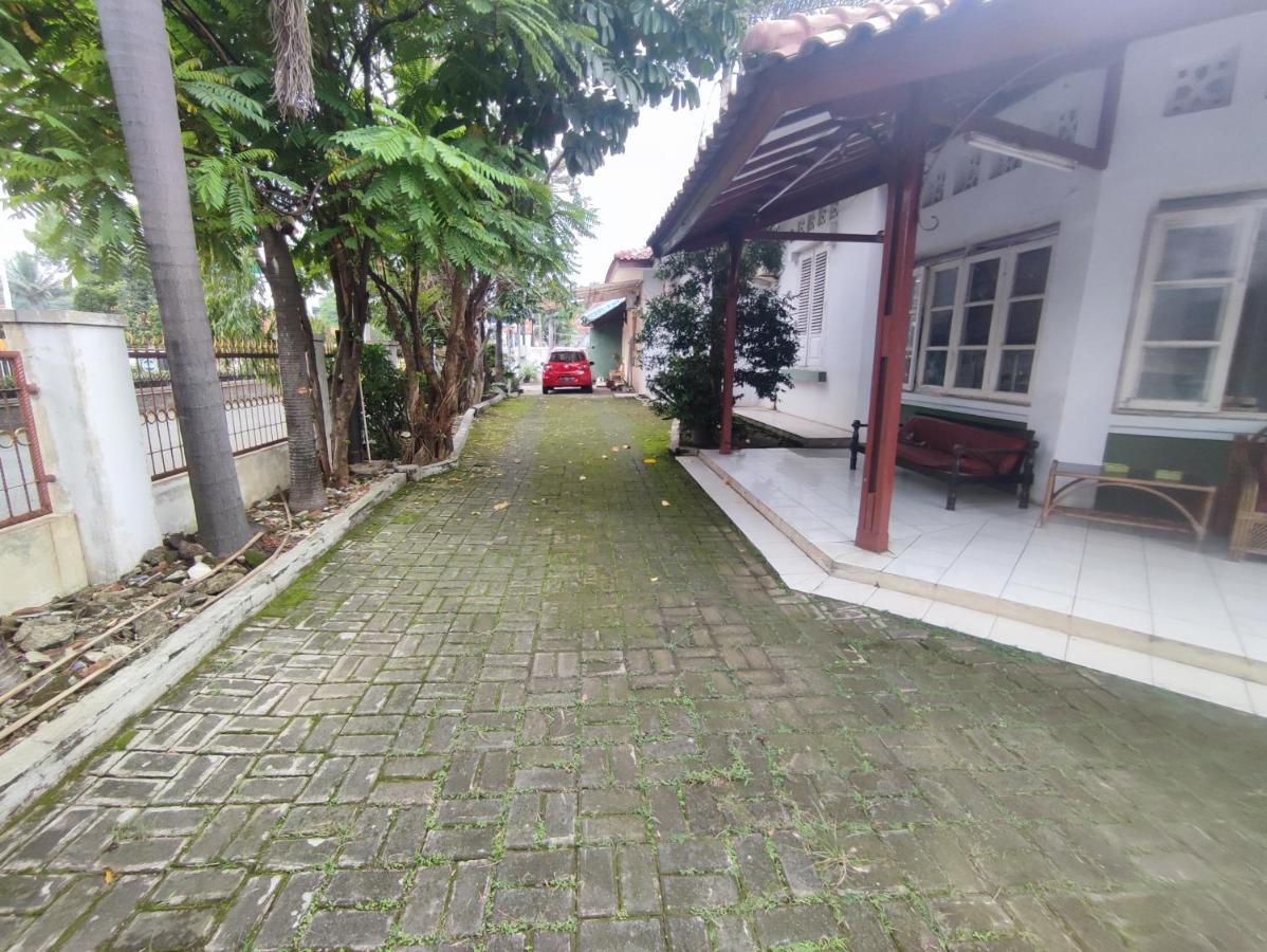 Oyo 90865 Hotel Kusuma Purwakarta Караванг Экстерьер фото