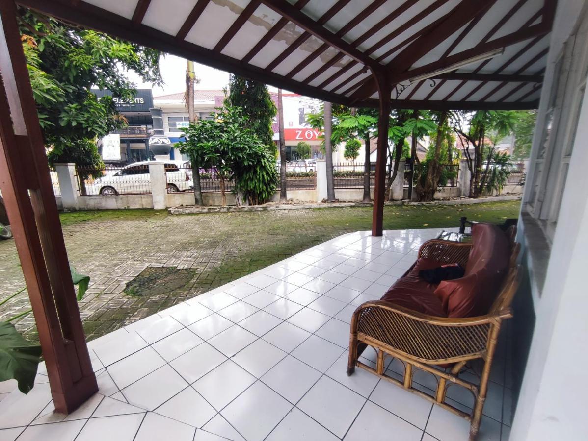 Oyo 90865 Hotel Kusuma Purwakarta Караванг Экстерьер фото