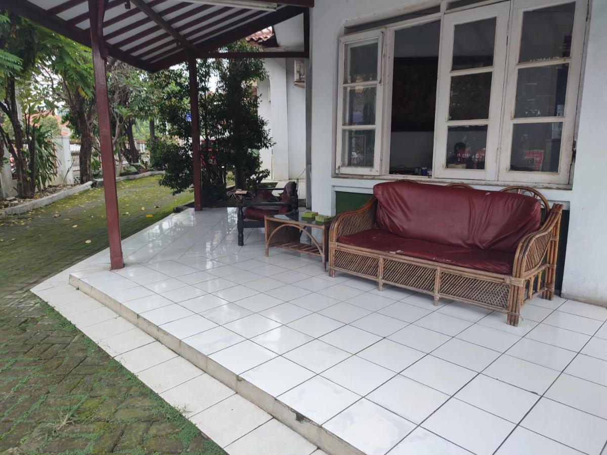 Oyo 90865 Hotel Kusuma Purwakarta Караванг Экстерьер фото
